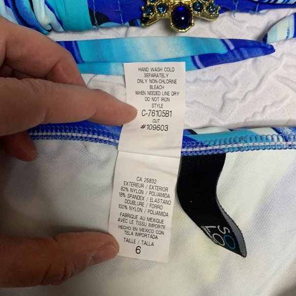 Sol Lo String Bikini EUC w/wavy stripes of blue & white & Embellishments Size 6 - Picture 11 of 12
